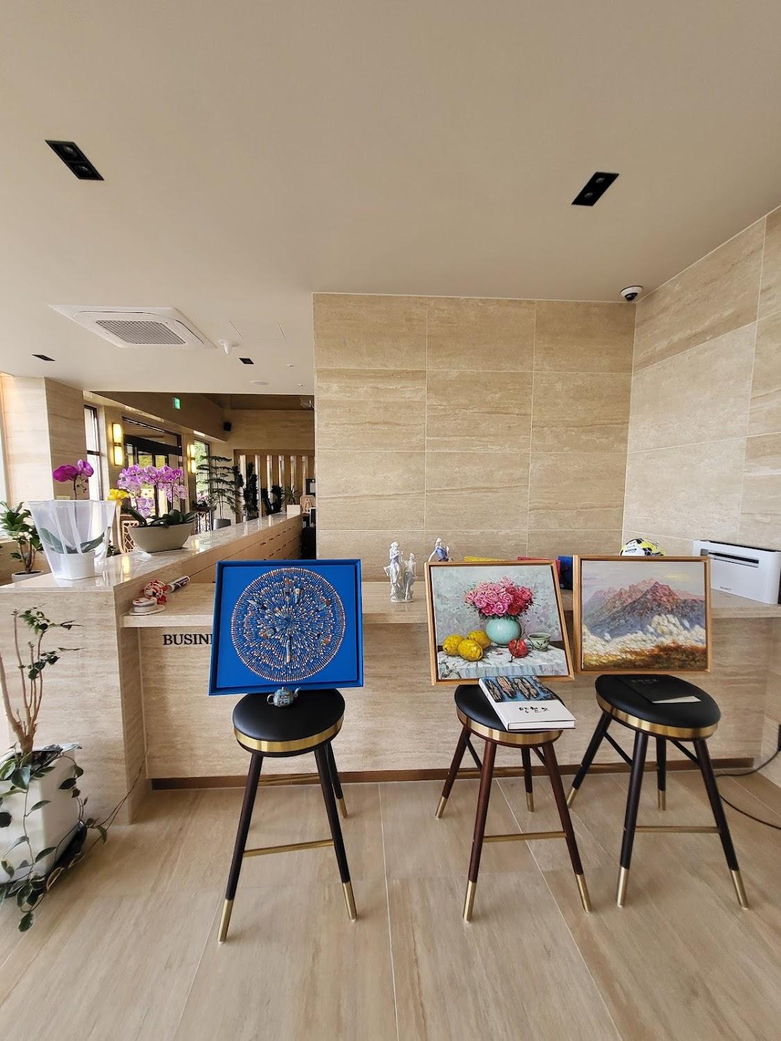 Cover Image for 온더웨이브 호텔