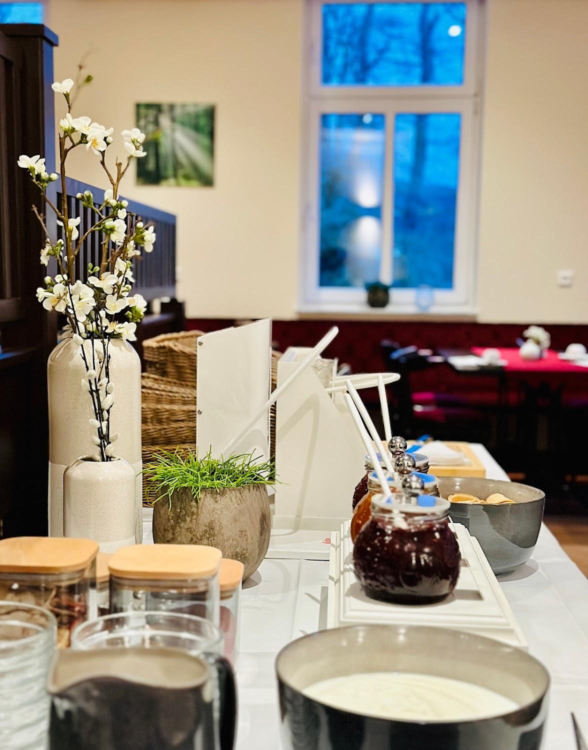 Cover Image for Hotelzimmer im Hotelpark Bodetal - Ihr Hotel in Thale