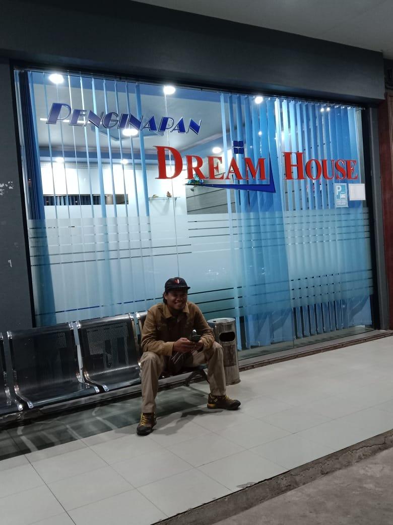 Cover Image for DREAM HOUSE SINTANG