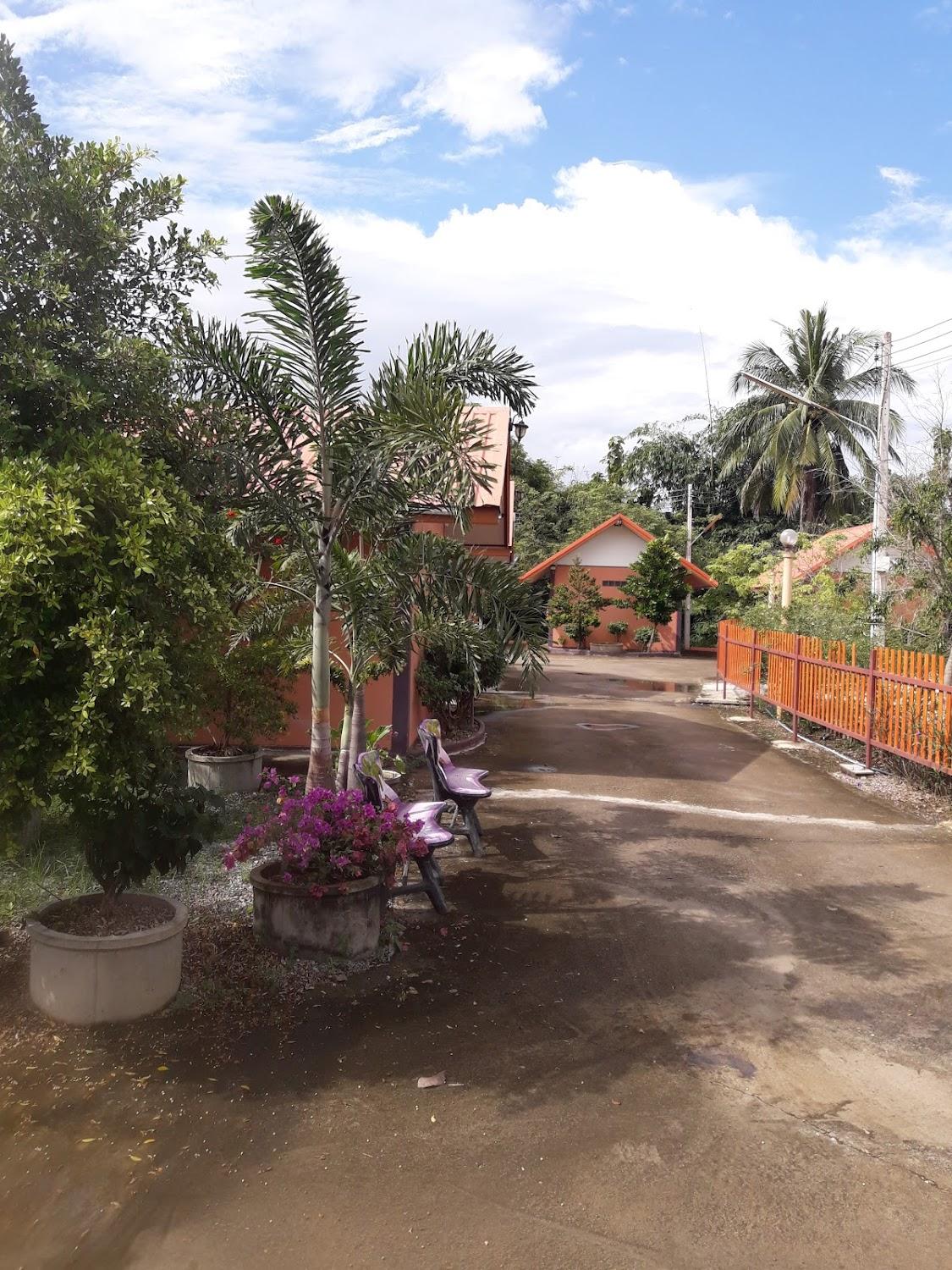 Cover Image for รีสอร์ทสวรรค์บ้านนา