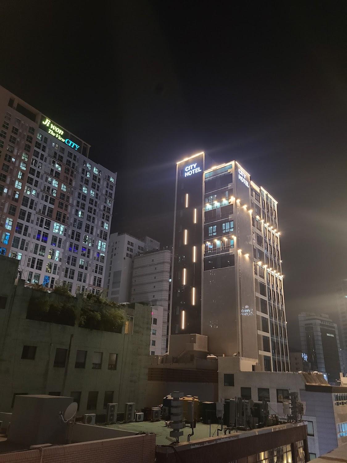 Cover Image for Hotel Gray
