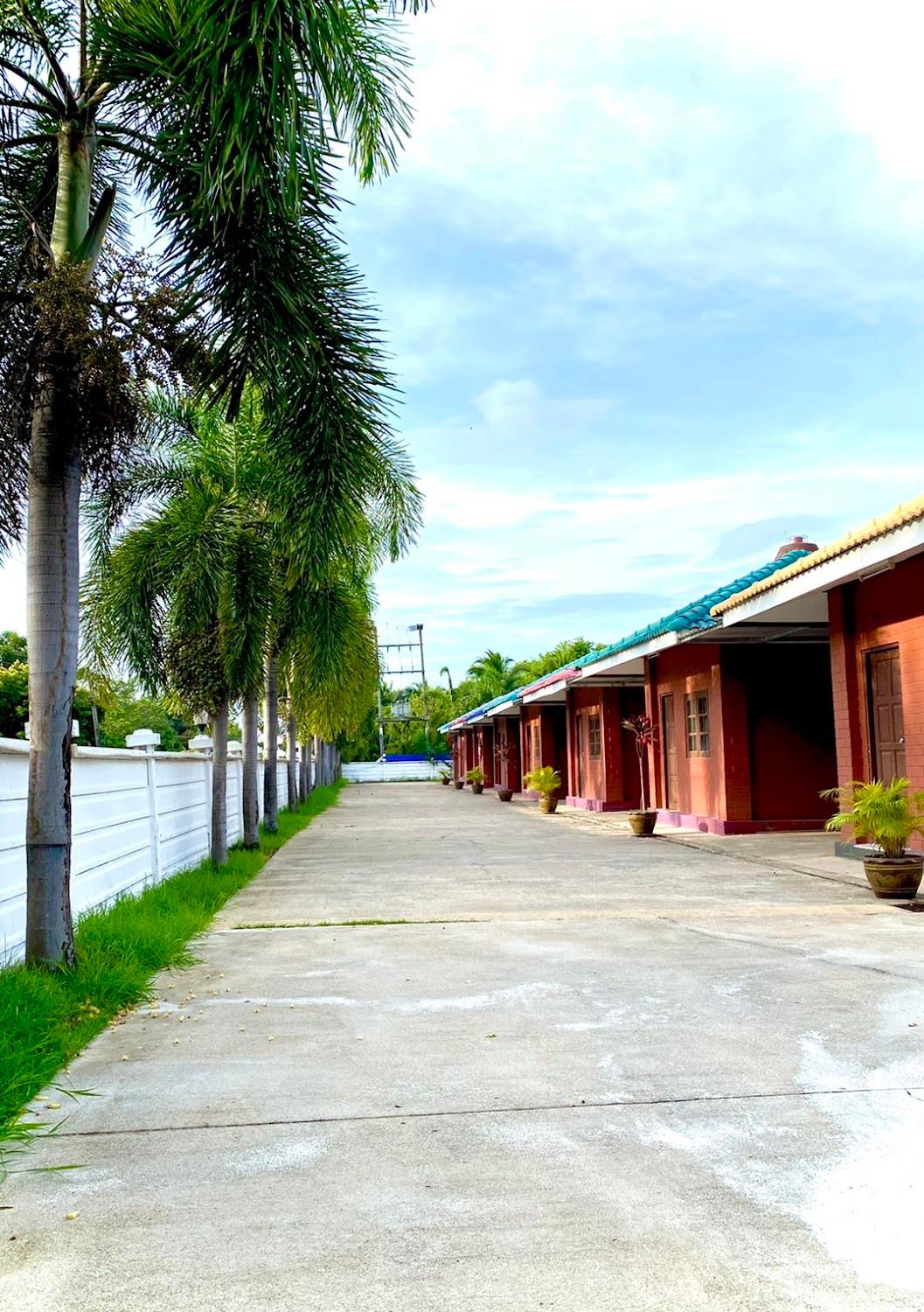 Cover Image for Chom Bung Inn&Resort Hotel