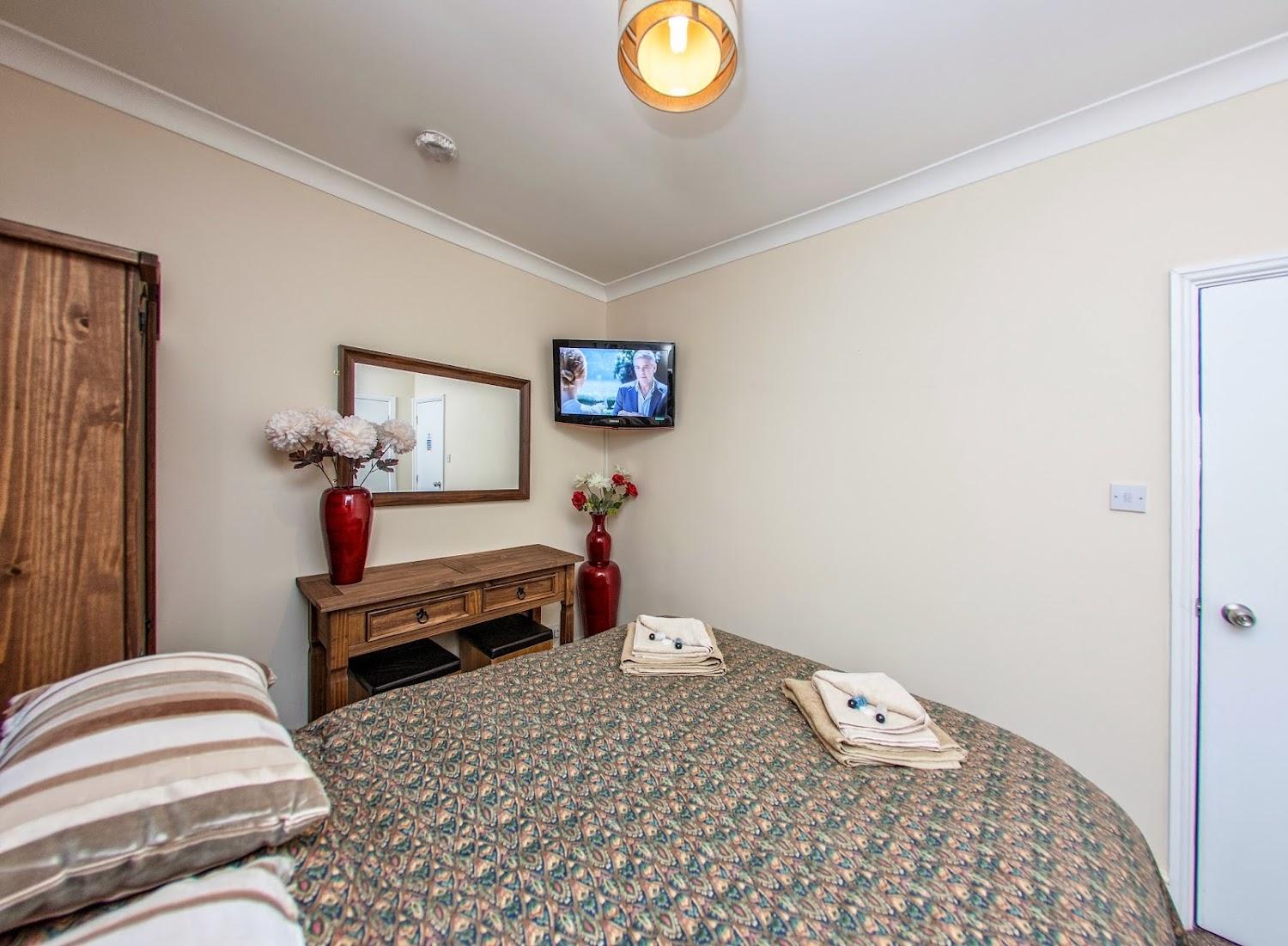Cover Image for Riverside Hotel