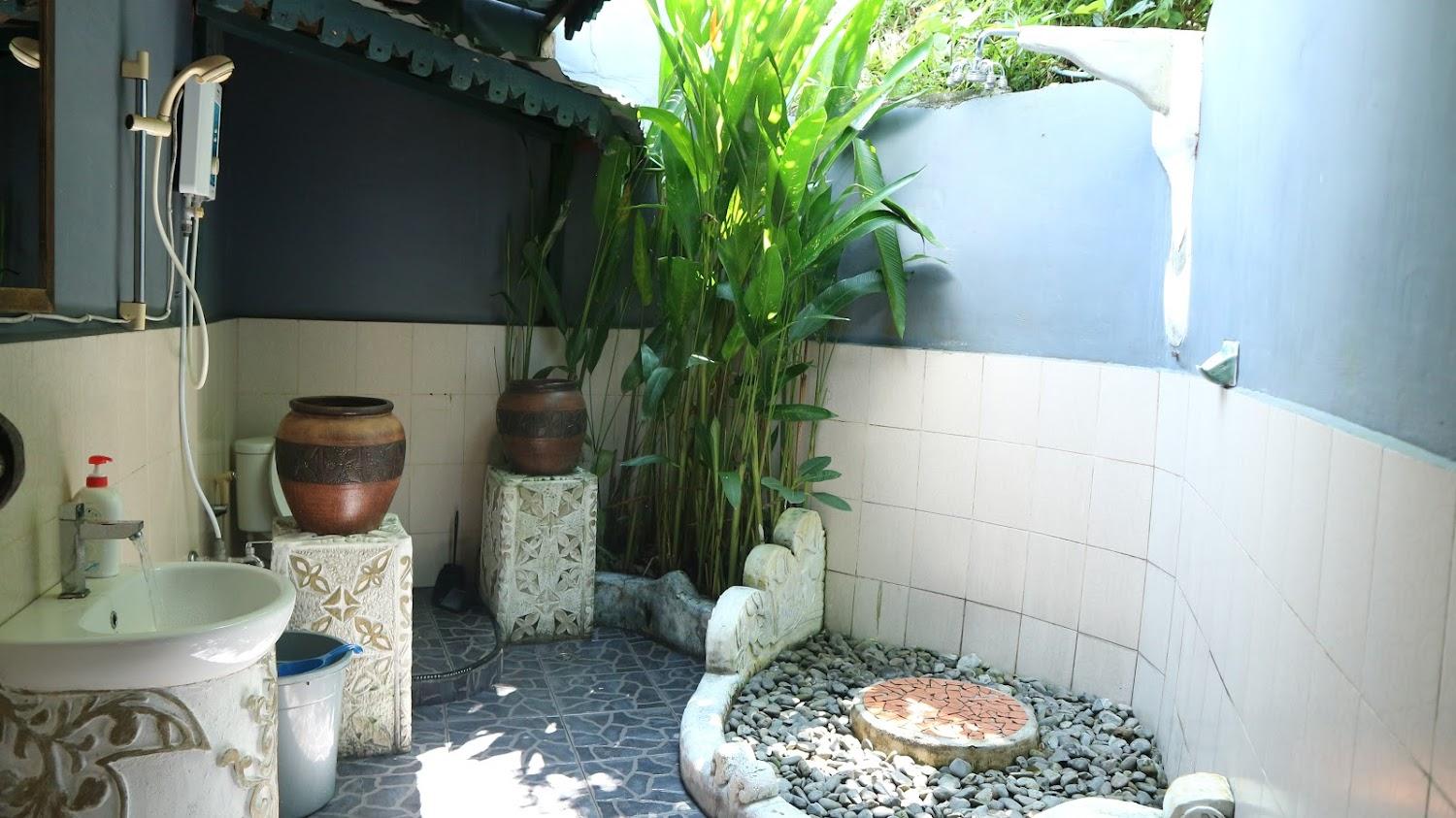Cover Image for Jungle Inn and Restaurant