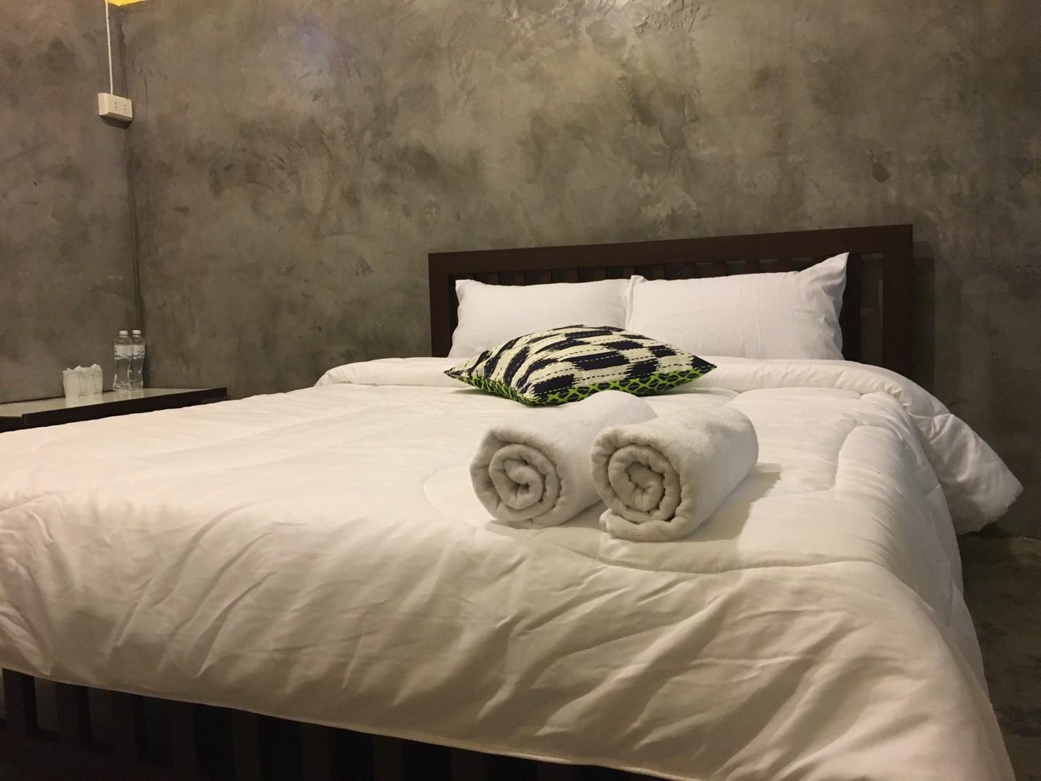 Cover Image for North Hotel