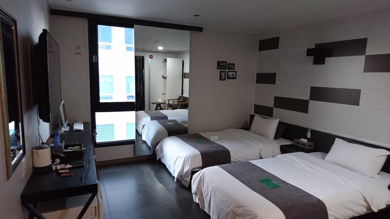 Cover Image for S& Hotel