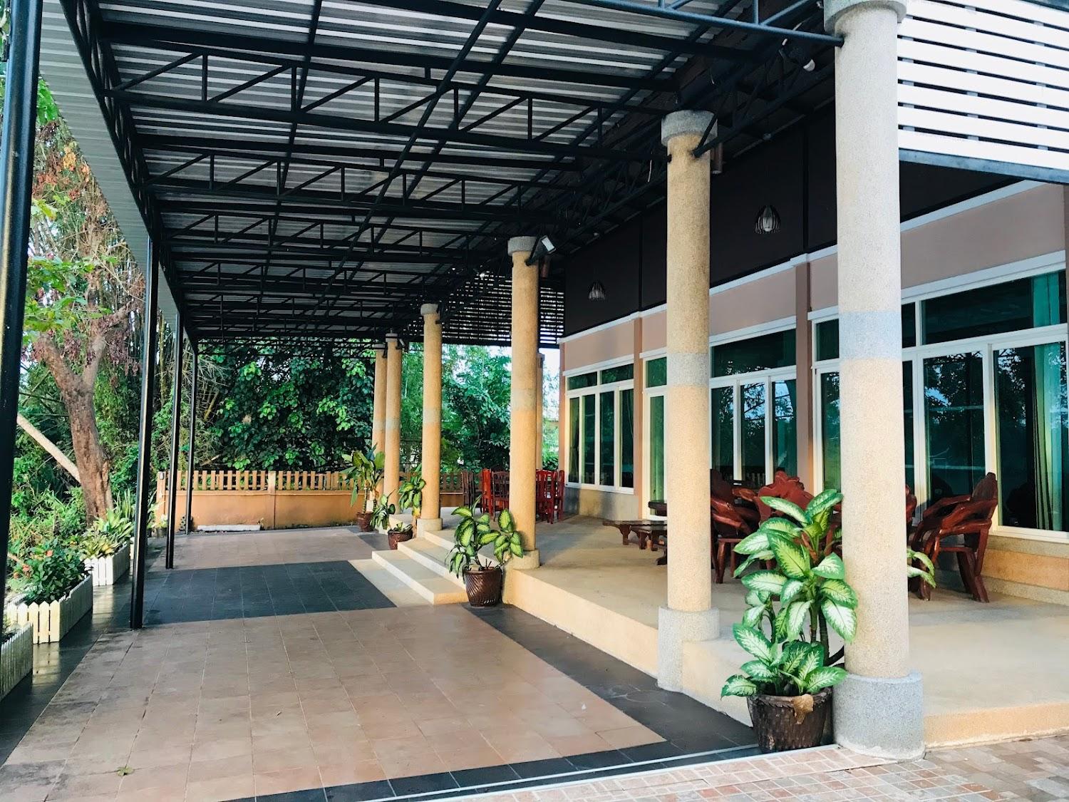 Cover Image for บ้านริมน้ำ