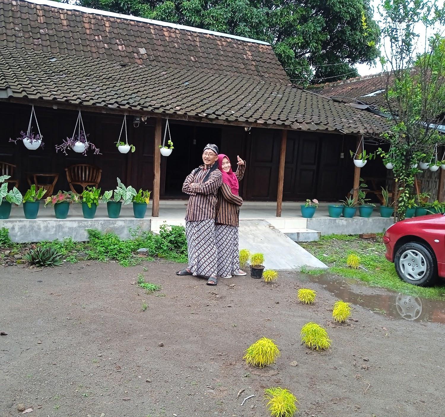 Cover Image for Omah Kayu Mbah Tomo