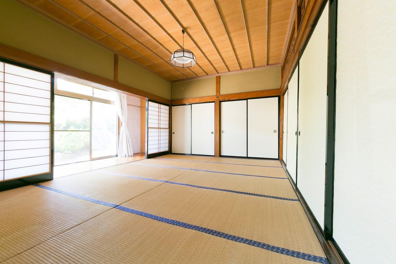 Cover Image for 俵屋-大きな屋根の家-