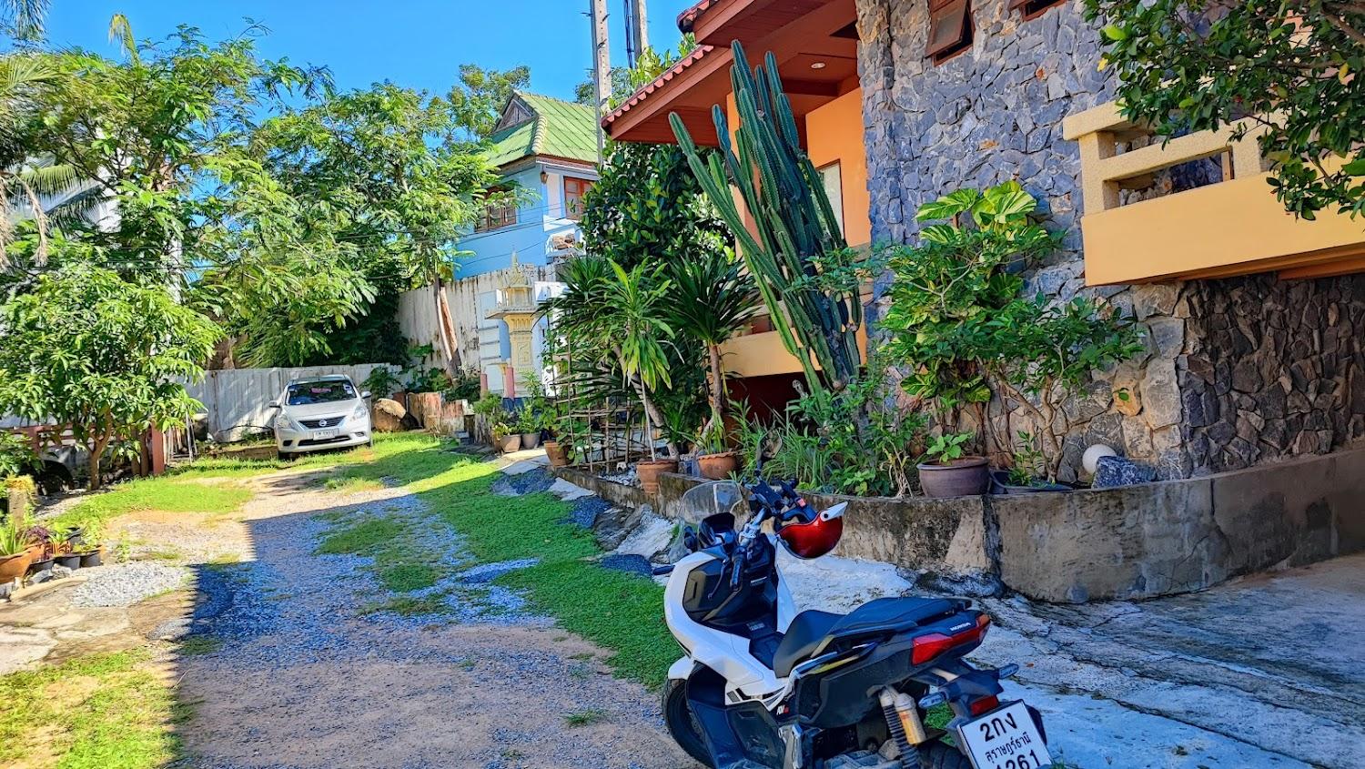 Cover Image for Lamai Hill