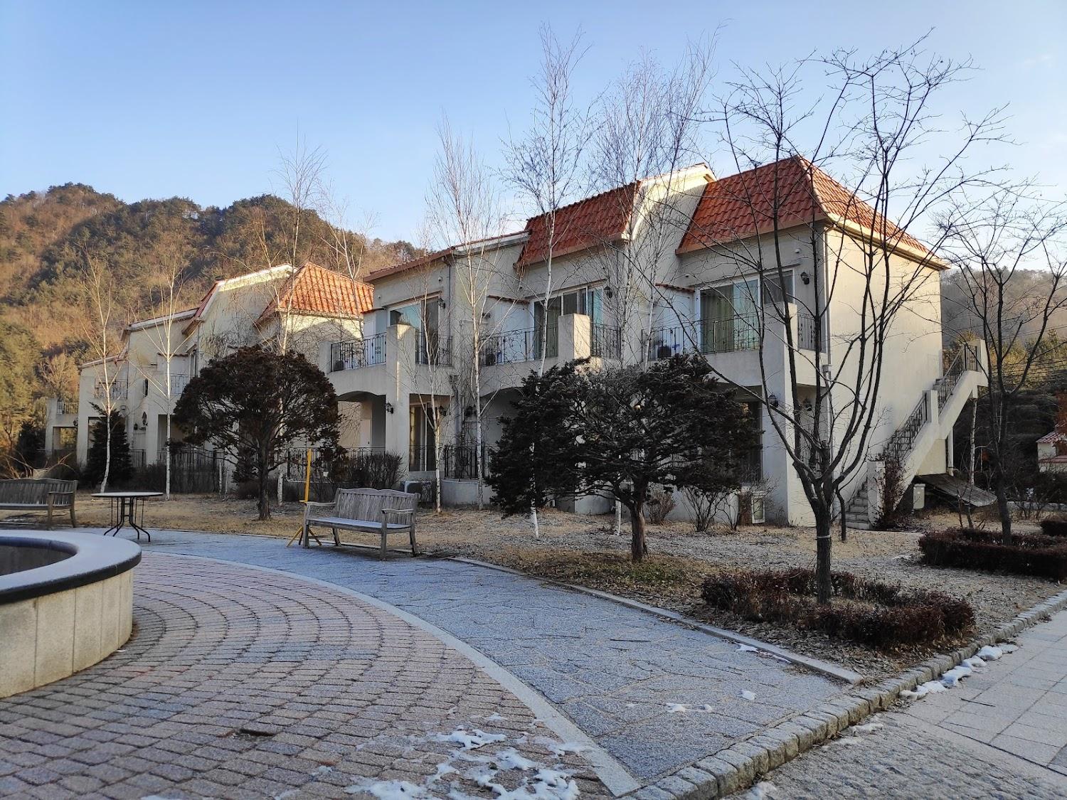 Cover Image for YJ리조트