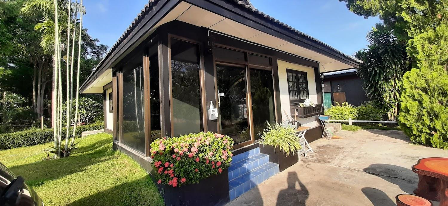 Cover Image for Sunset Beach House 103 (103 บ้านสวนริมทะเล)