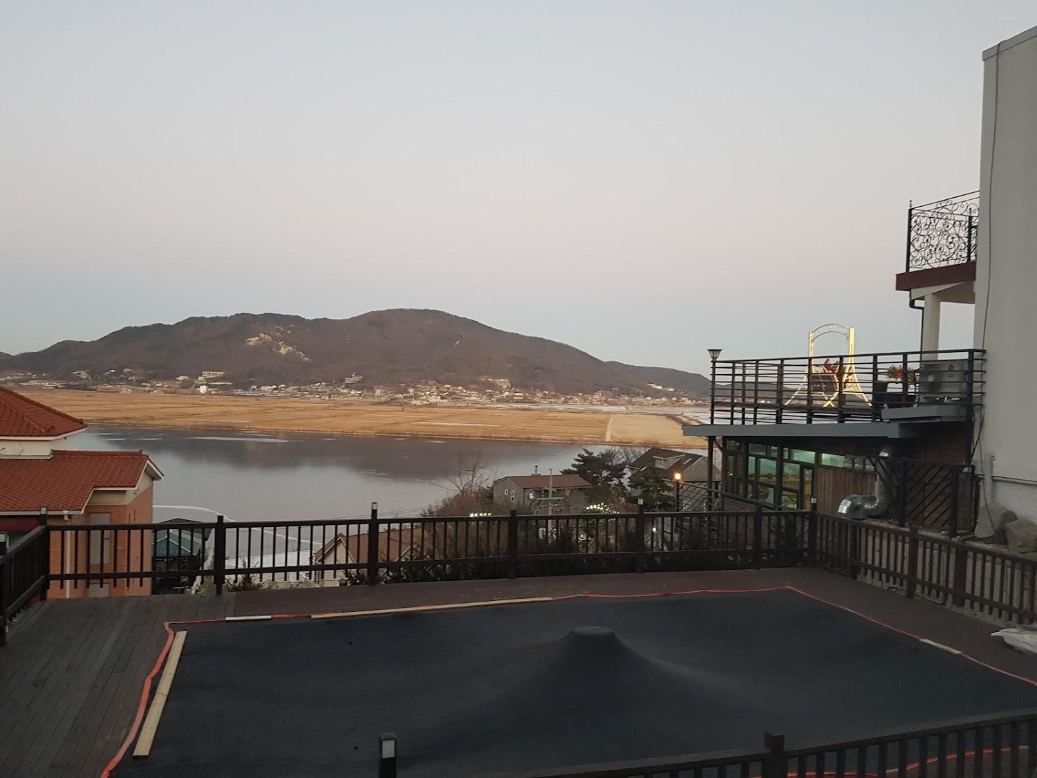 Cover Image for 몽마르뜨팬션