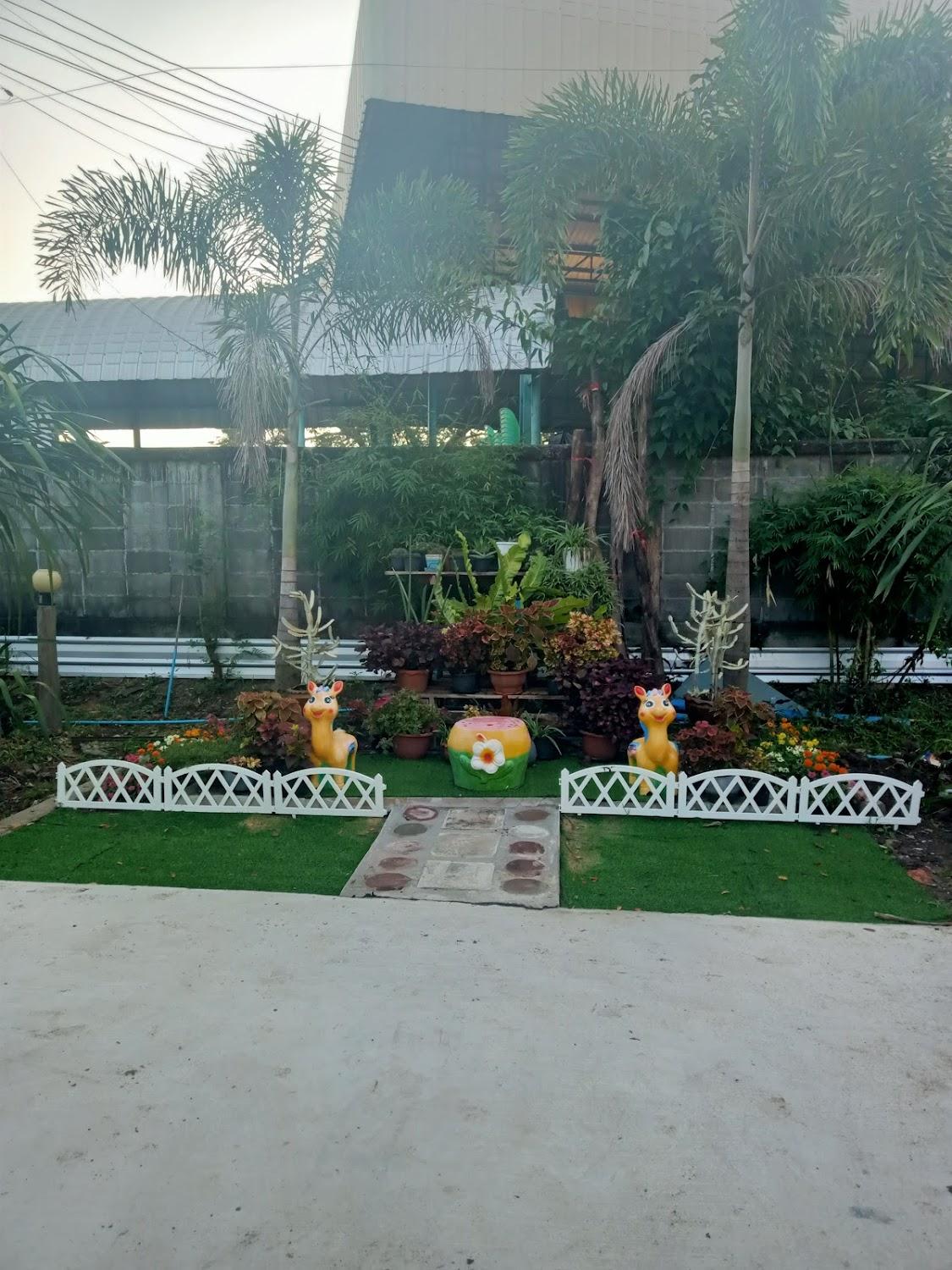 Cover Image for Deemee House