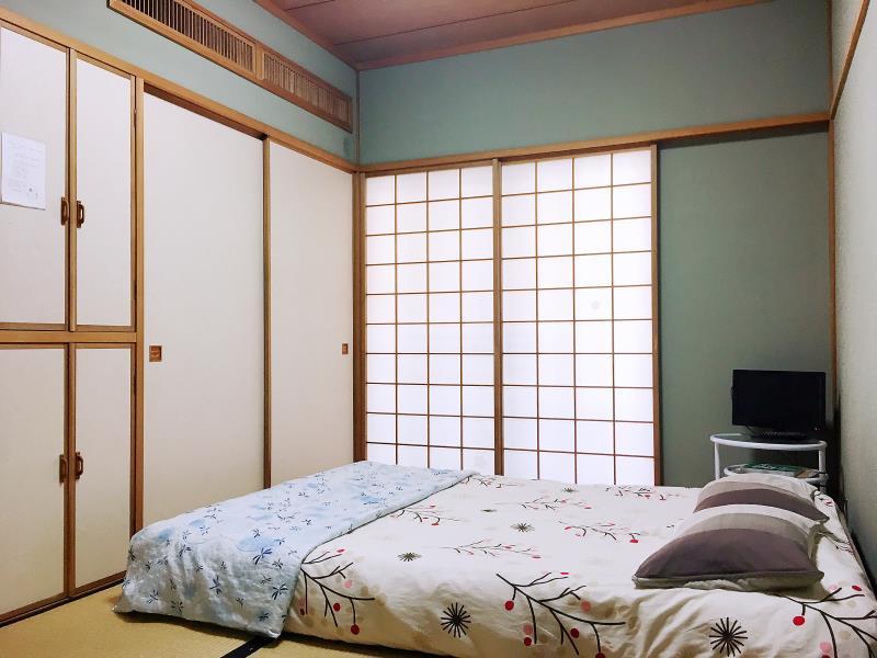 Cover Image for Bed and Breakfast in Tokyo