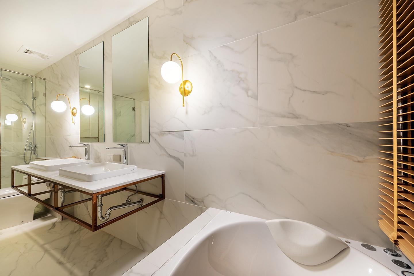 Cover Image for Nine River Hotel