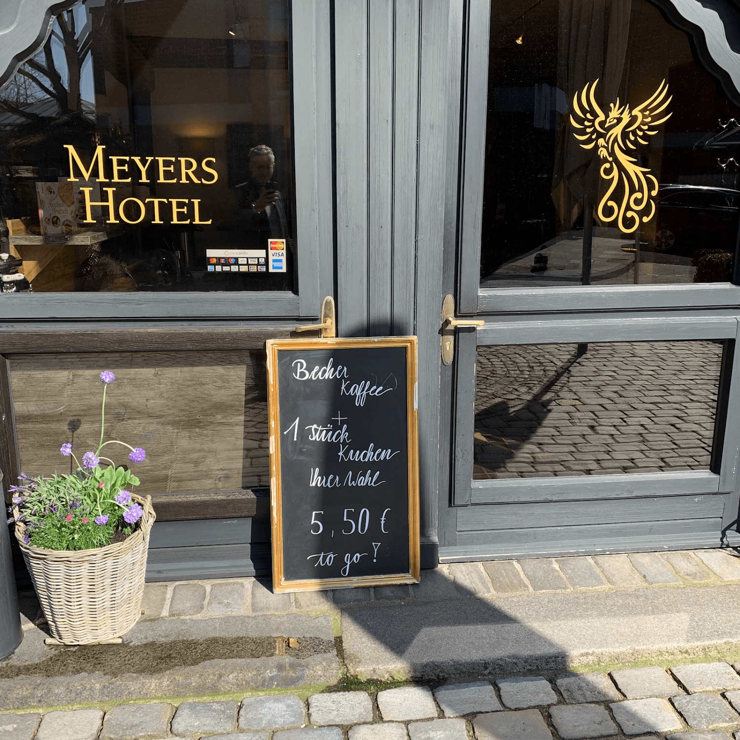 Cover Image for Meyer's Hotel Garni