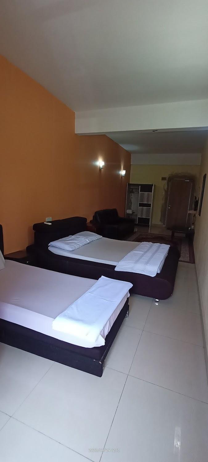 Cover Image for D'Family Hotel