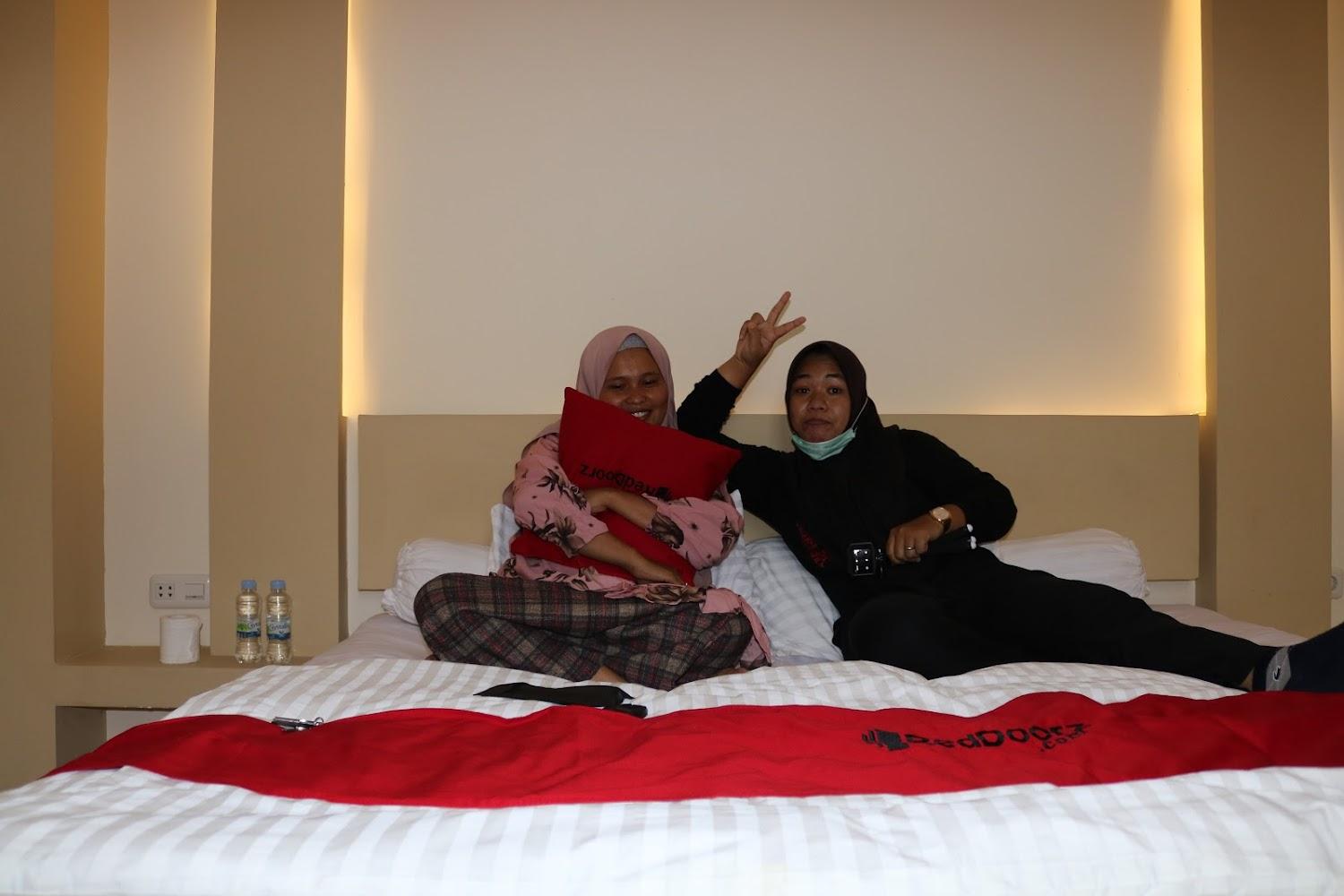Cover Image for RedDoorz Plus near Millenium ICT Centre Medan 2