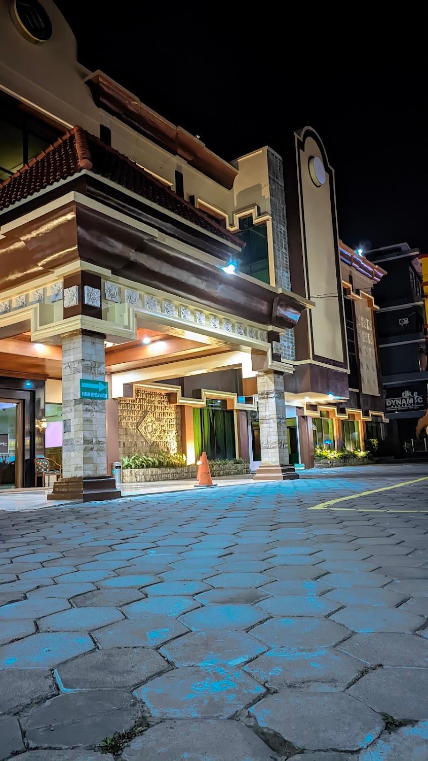 Cover Image for Larisae Setia Kawan Hotel