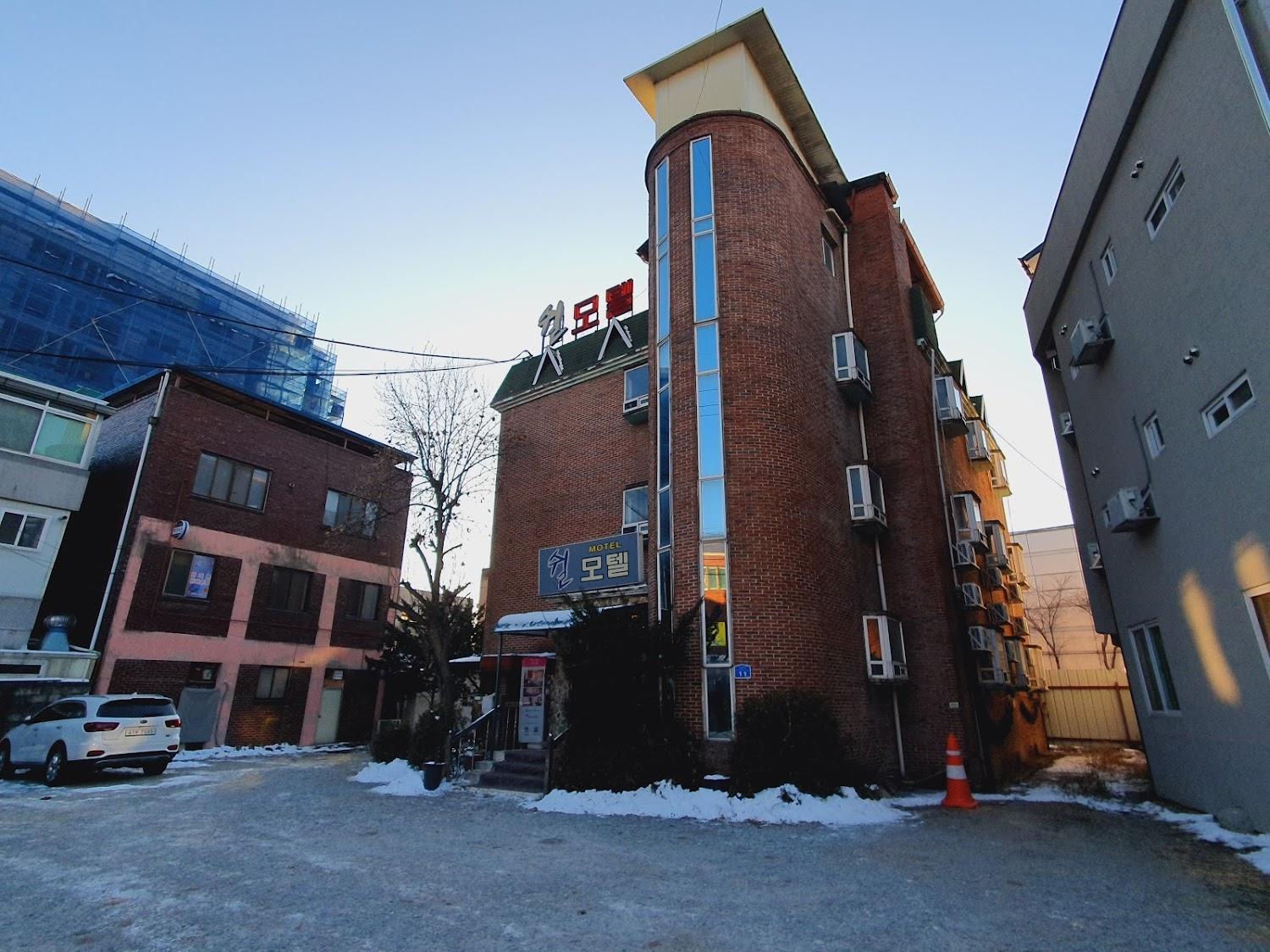 Cover Image for 홍천쉴모텔