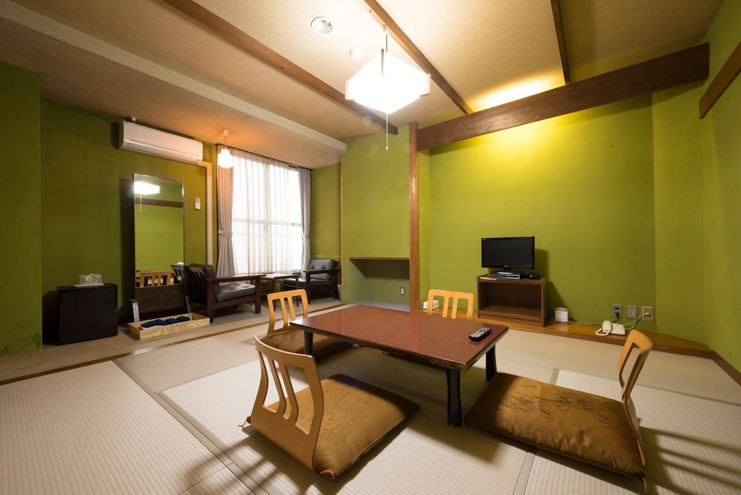 Cover Image for Oka Hotel