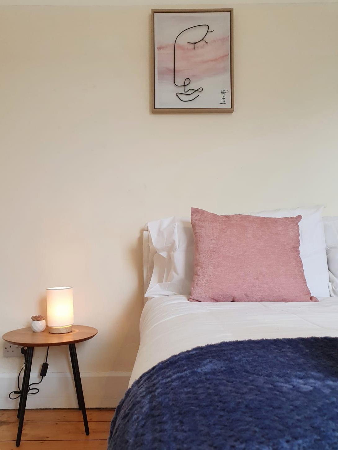 Cover Image for Donnington Gardens 3 Bedroom House, Serviced Accommodation in Reading, Berkshire - By JDF Property