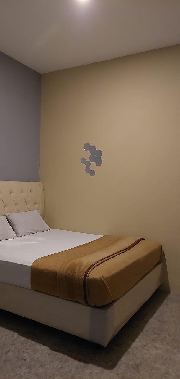 Cover Image for HOTEL - DELUXE SUITE AND ROOM