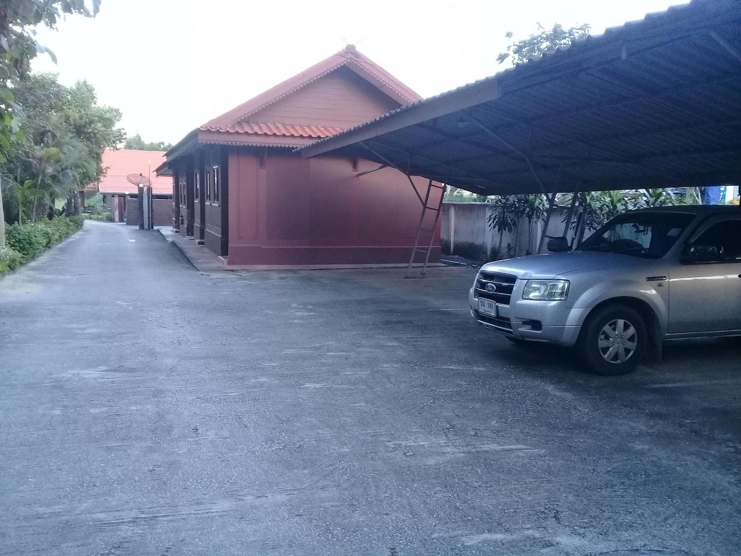 Cover Image for Khan Thong Resort