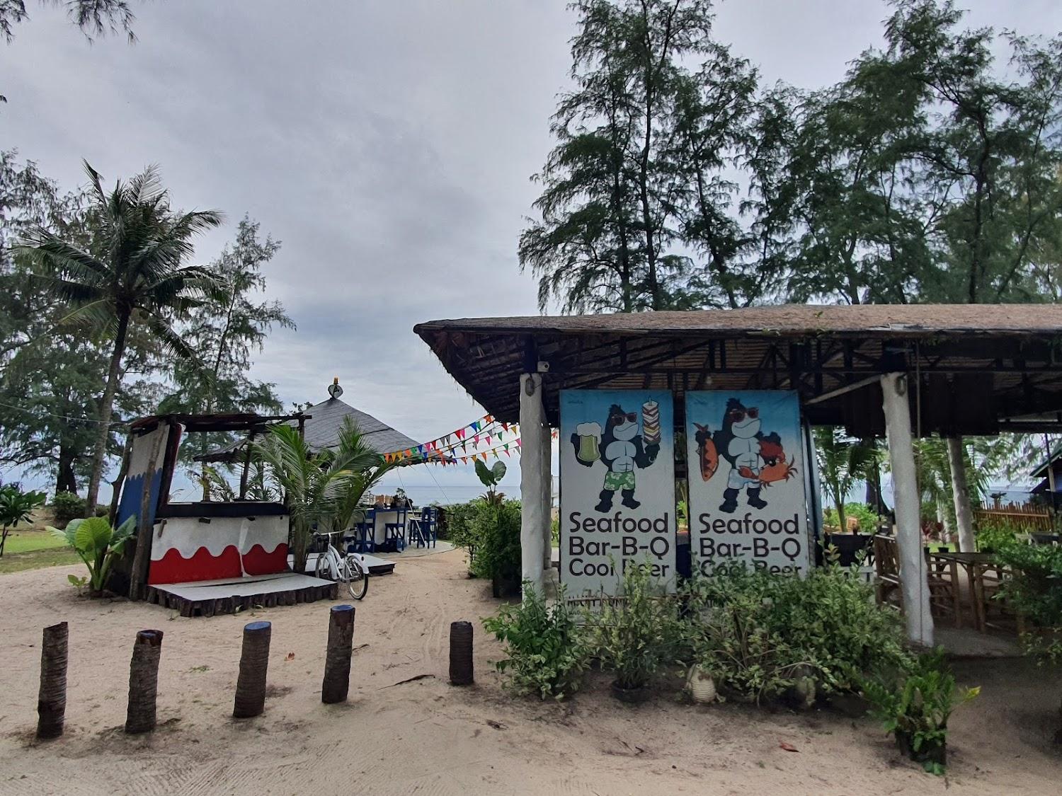 Cover Image for Micky Monkey Beach Hotel