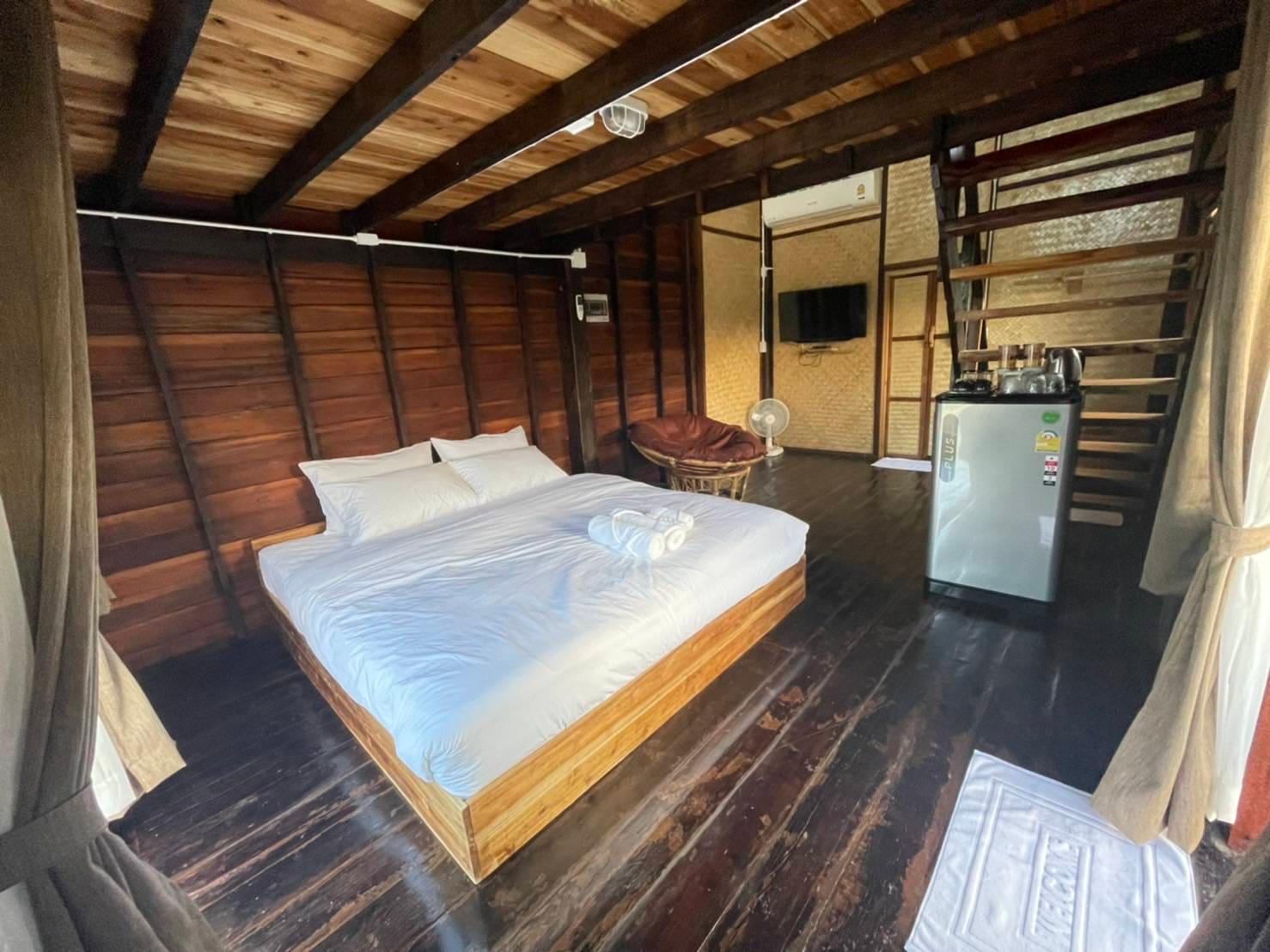 Cover Image for Khanom Lan Thung Resort