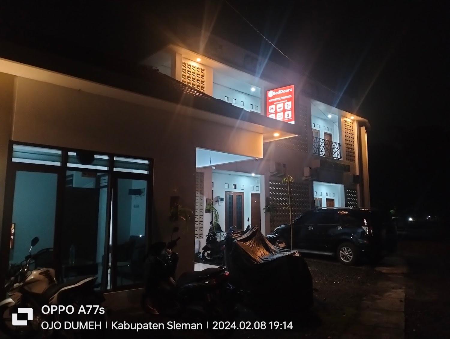 Cover Image for RedDoorz near INSTIPER Yogyakarta