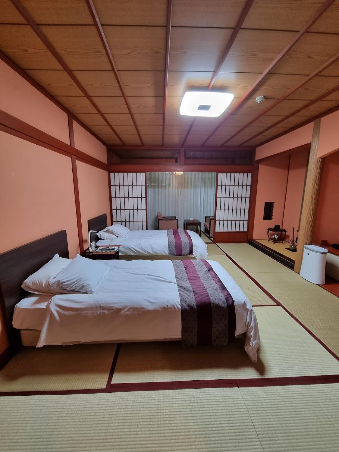 Cover Image for Ryokan Warakuen