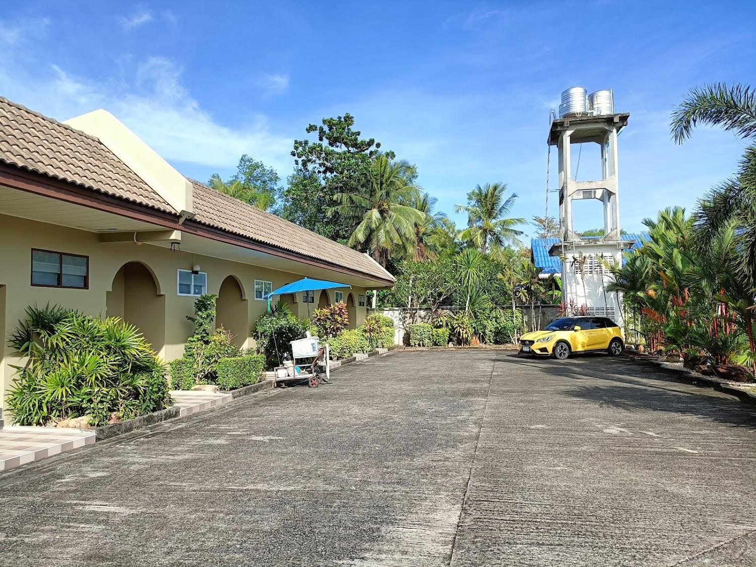 Cover Image for Palm Resort