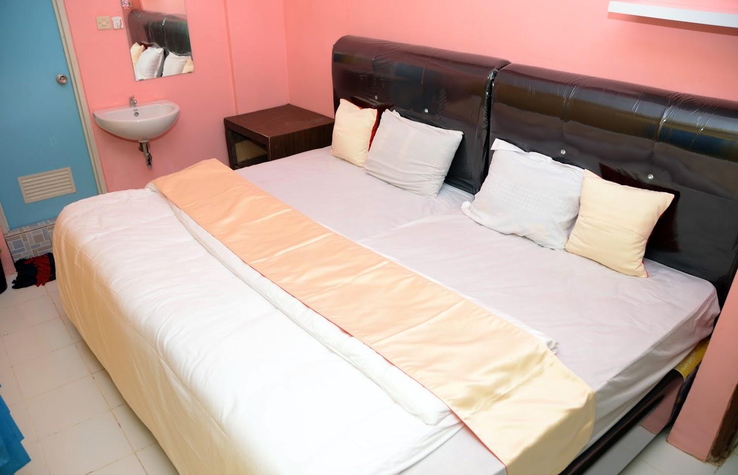 Cover Image for OYO 2165 Alyah Guest House Syariah
