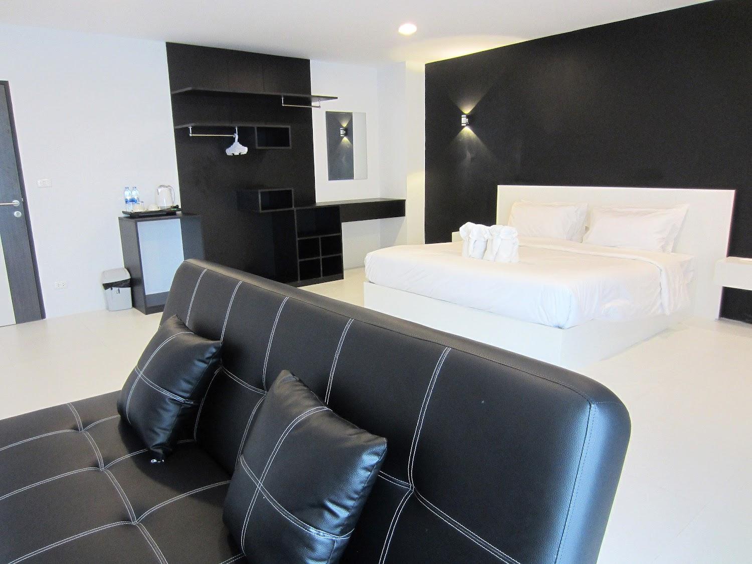 Cover Image for The Luna Compass Hotel