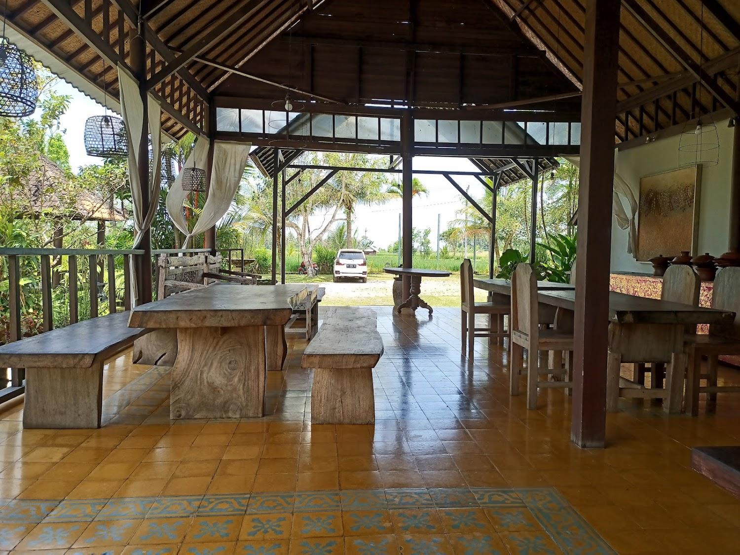 Cover Image for LUMBUNGASRI | Puri Lumbung Restaurants, Cottage & Waterpark