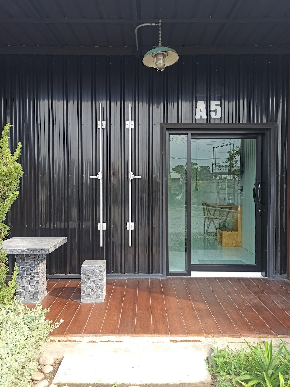 Cover Image for Bed Box Hostel