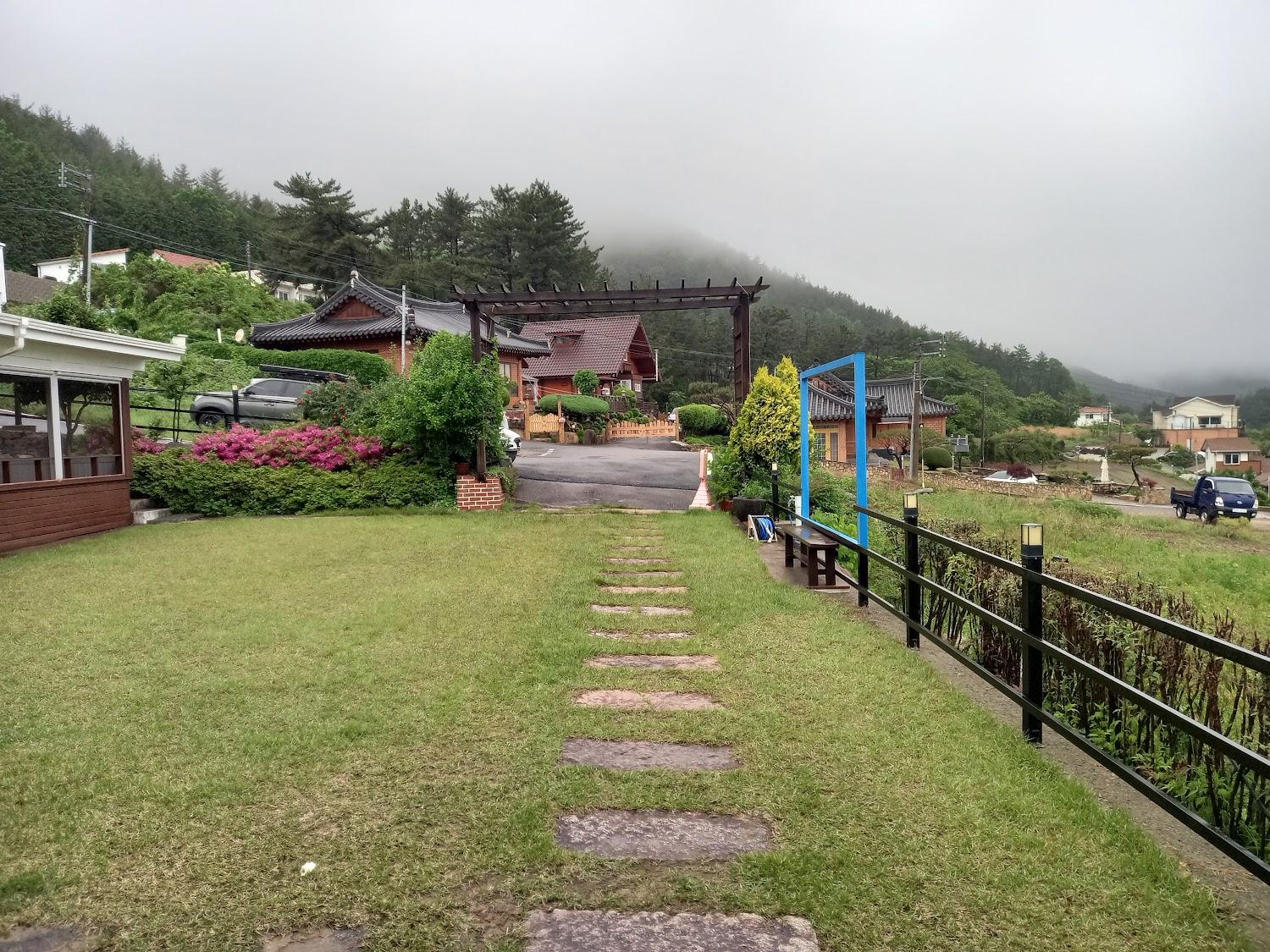Cover Image for 산마루관광펜션