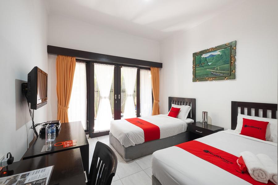 Cover Image for RedDoorz near Tegal Wangi Beach Jimbaran