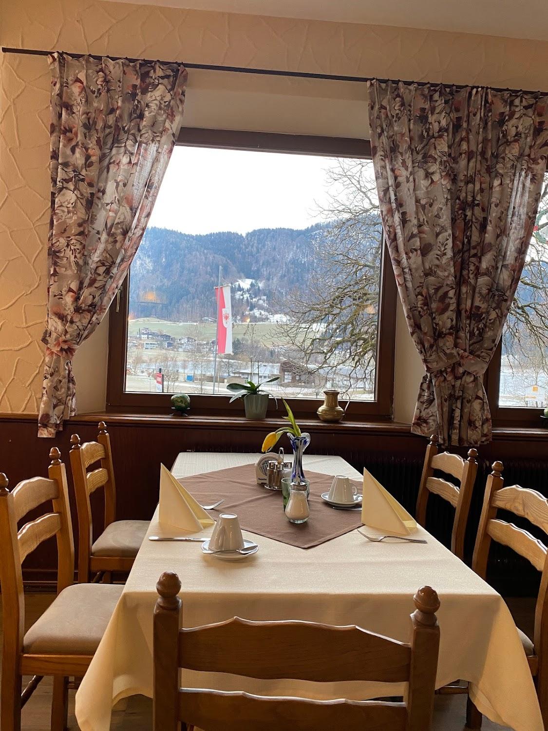 Cover Image for Gasthaus- Pension Weisses Rössl am See