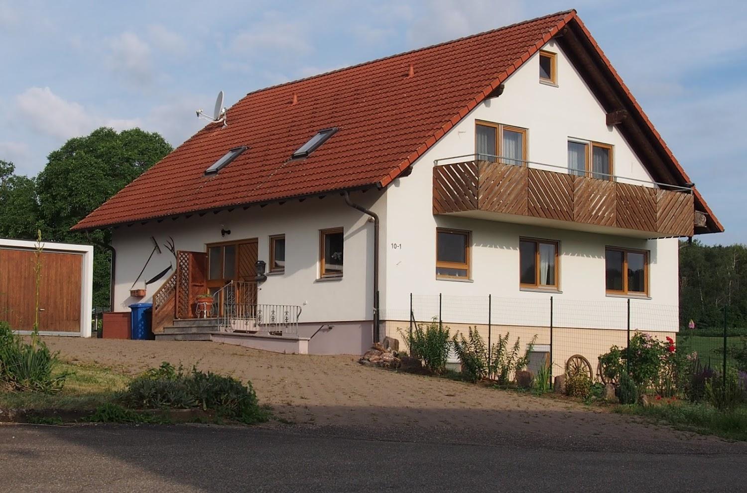 Cover Image for zehneins - Gästezimmer/Guest Rooms