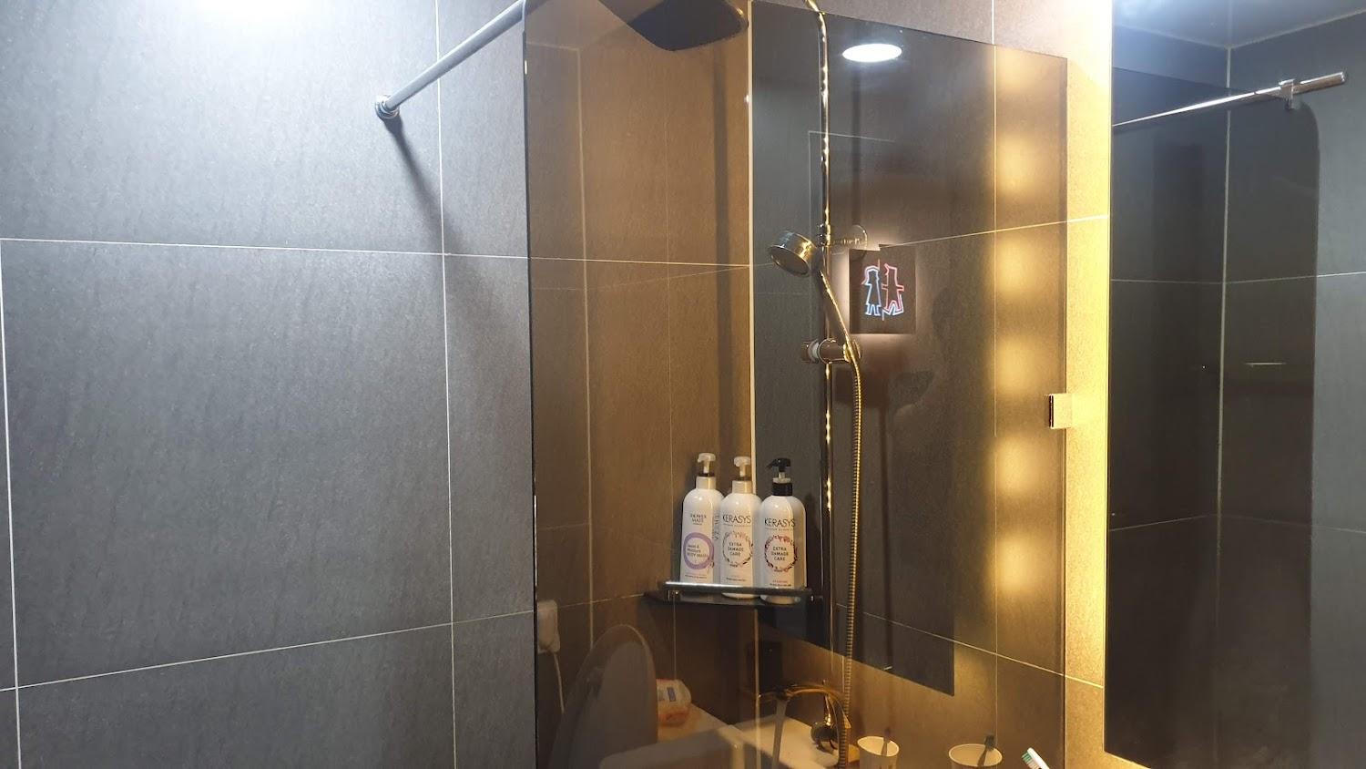 Cover Image for 신안동 여기서자자