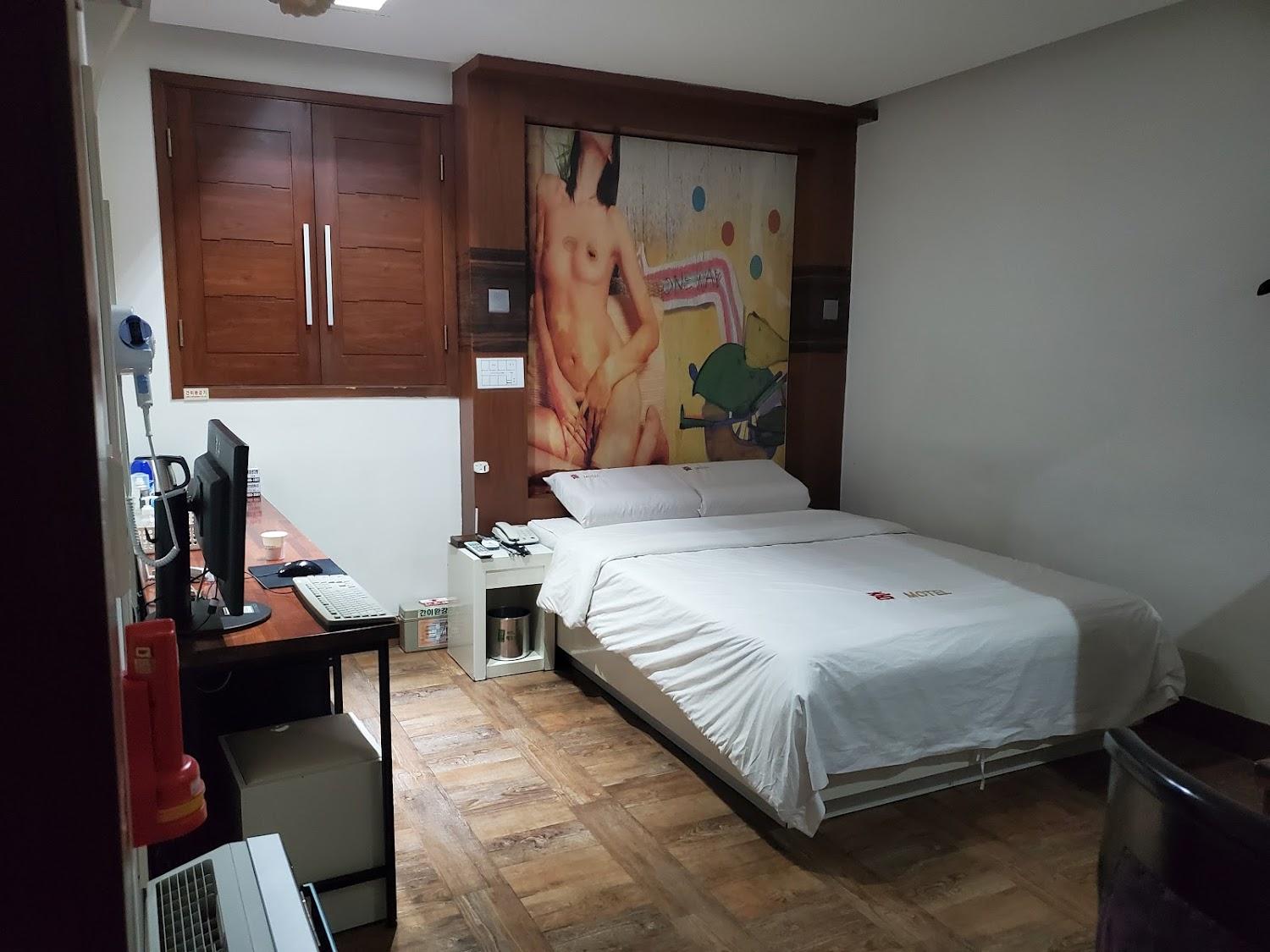 Cover Image for Jummotel