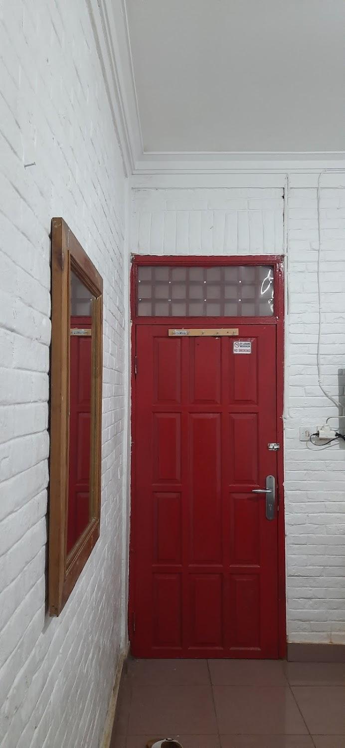 Cover Image for RedDoorz near Universitas Pamulang