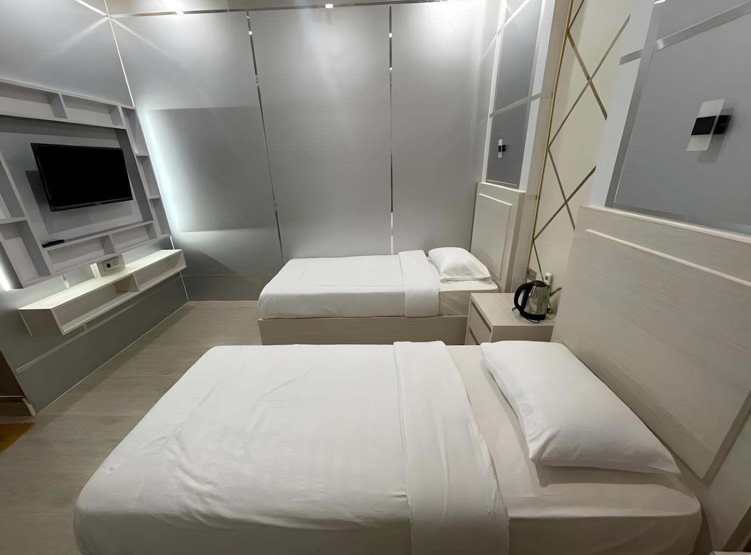 Cover Image for Hotel D'Shining