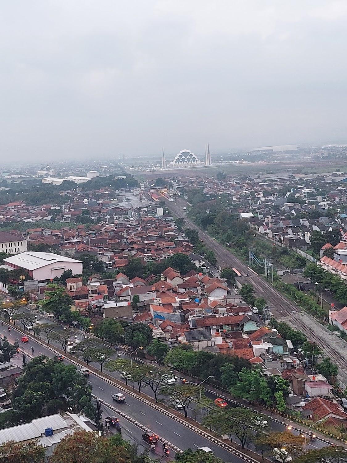 Cover Image for RedLiving Apartemen Tamansari Panoramic - Rasya Room with Netflix