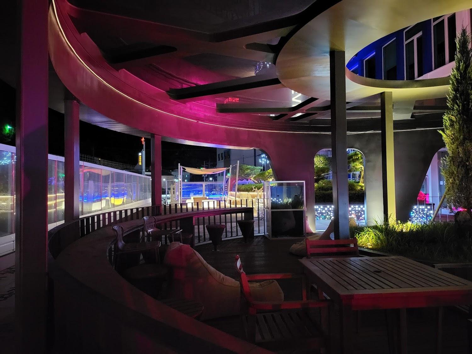 Cover Image for Goodstay Moon Hotel