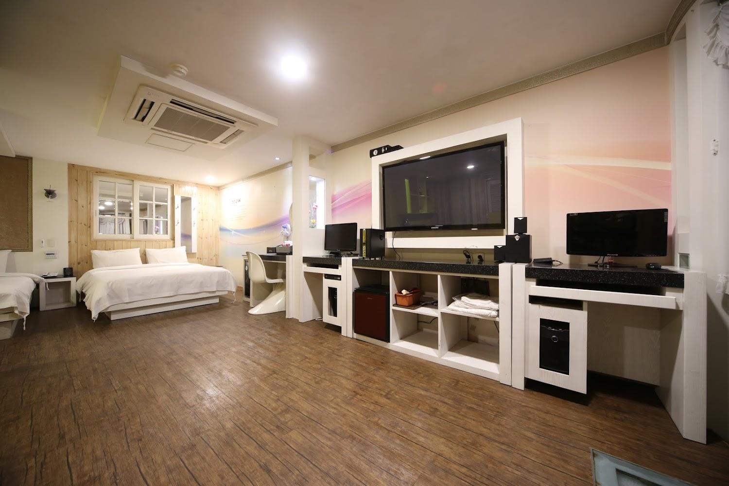 Cover Image for 쇼모텔