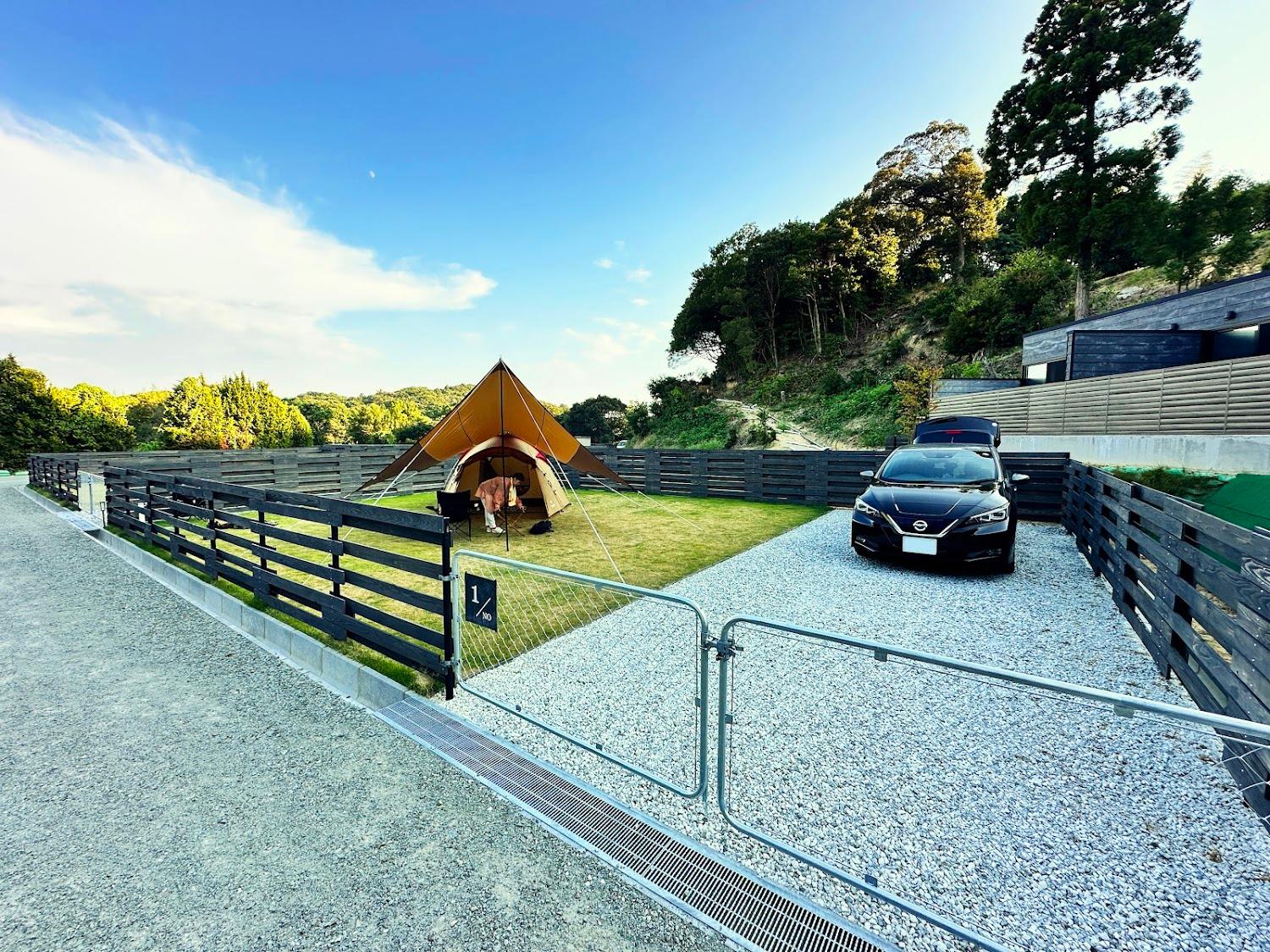 Cover Image for N& CAMP FIELD